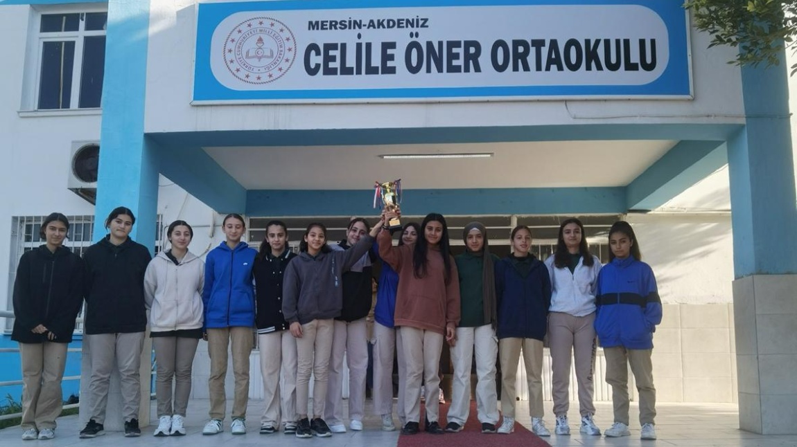 Türkiye 4.'sü Olan Hentbol Takımımız Kupalarını Alıp Döndü